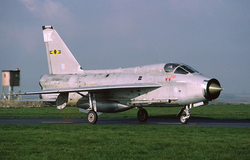 XV328 - Royal Air Force English Electric Lightning T.5