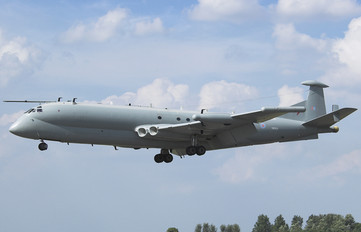 XW664 - Royal Air Force British Aerospace Nimrod R.1