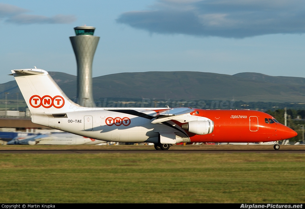 TNT OO-TAE aircraft at Edinburgh
