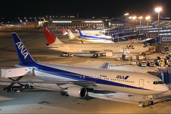 JA616A - ANA - All Nippon Airways Boeing 767-300