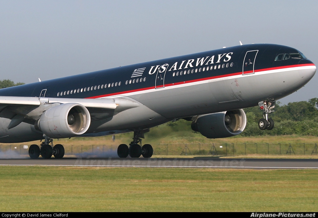 N674UW - US Airways Airbus A330-300 at Manchester | Photo ID 8798 |  Airplane-Pictures.net