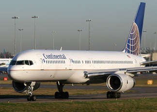 N13110 - Continental Airlines Boeing 757-200