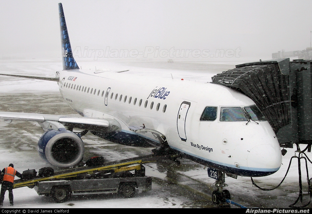 JetBlue Airways N236JB aircraft at Pittsburgh "Greater Pittsburgh" Intl