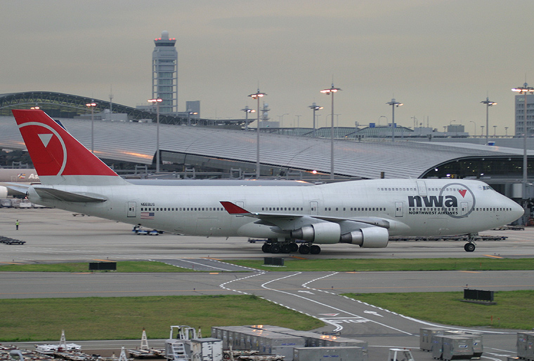Northwest Airlines N668US aircraft at Kansai Intl