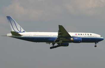 N221UA - United Airlines Boeing 777-200ER