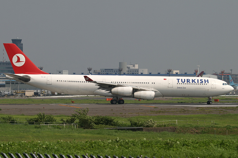 Turkish Airlines TC-JII aircraft at Tokyo - Narita Intl