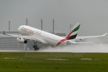 A6-EAR - Emirates Airlines Airbus A330-200