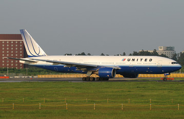 N221UA - United Airlines Boeing 777-200ER