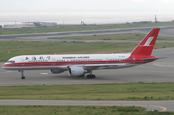 B-2858 - Shanghai Airlines Boeing 757-200