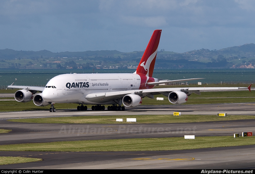 QANTAS VH-OQA aircraft at Auckland Intl