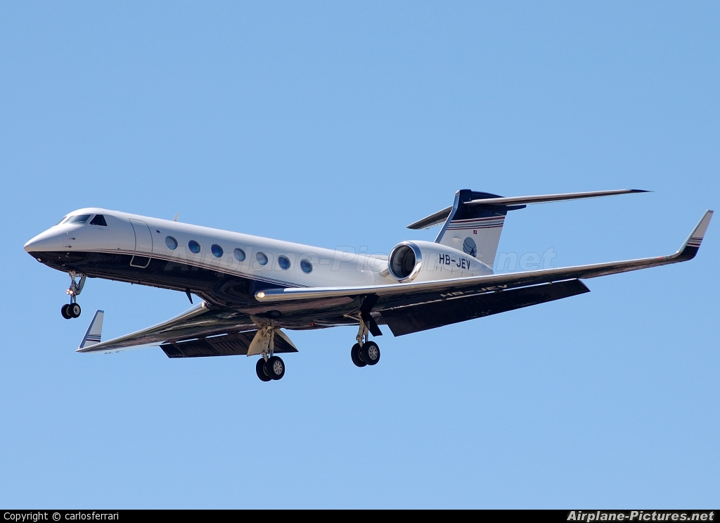 Private HB-JEV aircraft at Lisbon
