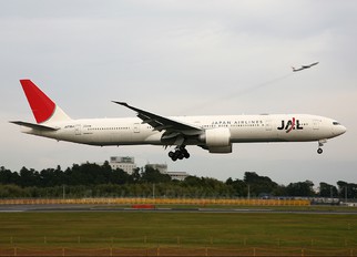 JA736J - JAL - Japan Airlines Boeing 777-300ER