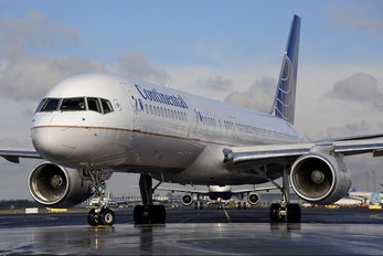 N13113 - Continental Airlines Boeing 757-200