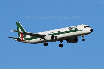 I-BIXU - Alitalia Airbus A321