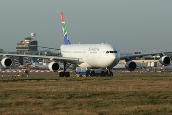 ZS-SXE - South African Airways Airbus A340-300