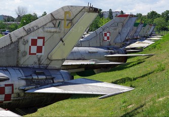 809 - Poland - Air Force Mikoyan-Gurevich MiG-21F-13