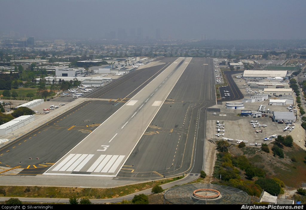 - Airport Overview - aircraft at Santa Monica Municipal