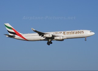 A6-ERN - Emirates Airlines Airbus A340-300