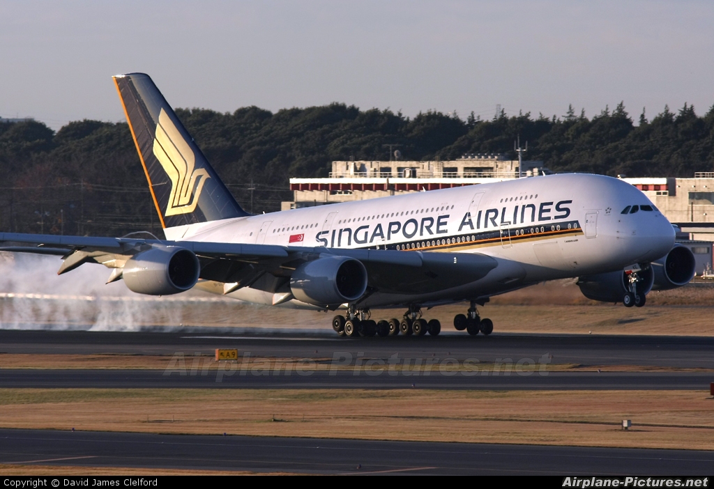 Singapore Airlines 9V-SKE aircraft at Tokyo - Narita Intl