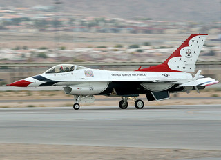 - - USA - Air Force : Thunderbirds General Dynamics F-16D Fighting Falcon