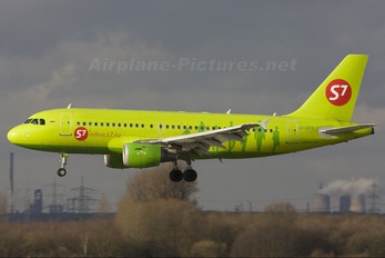 VP-BTS - S7 Airlines Airbus A319