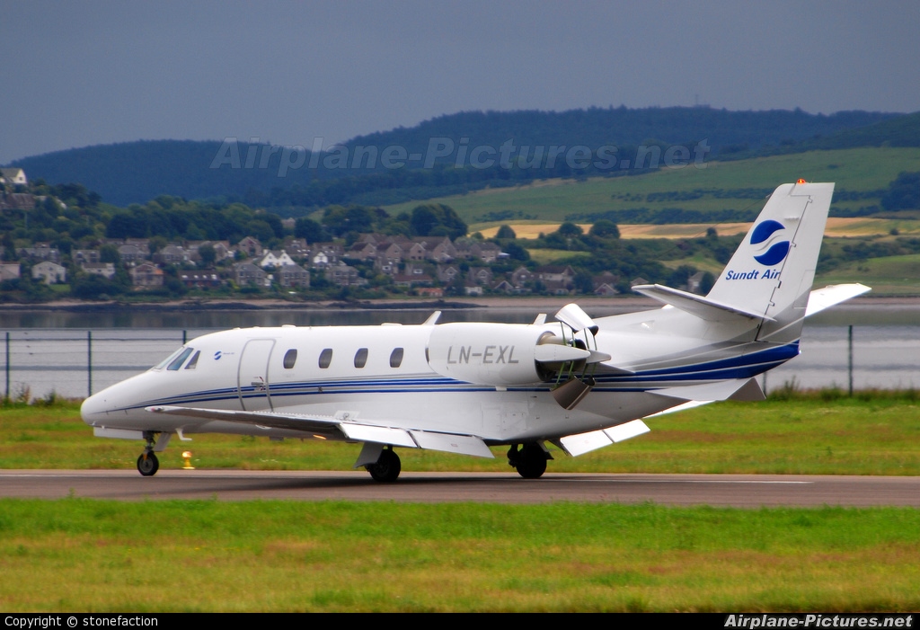 Sundt Air LN-EXL aircraft at Dundee