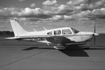 G-BUMP - Leading Edge Piper PA-28 Archer