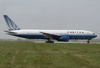 N775UA - United Airlines Boeing 777-200ER