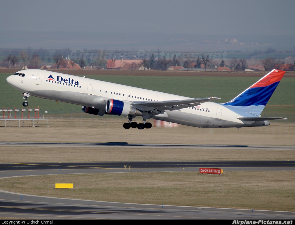 Delta Air Lines N152DL aircraft at Prague - Václav Havel