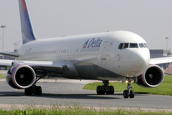 N178DZ - Delta Air Lines Boeing 767-300ER