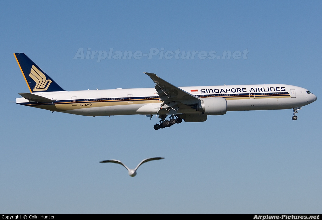 Singapore Airlines 9V-SWO aircraft at Auckland Intl