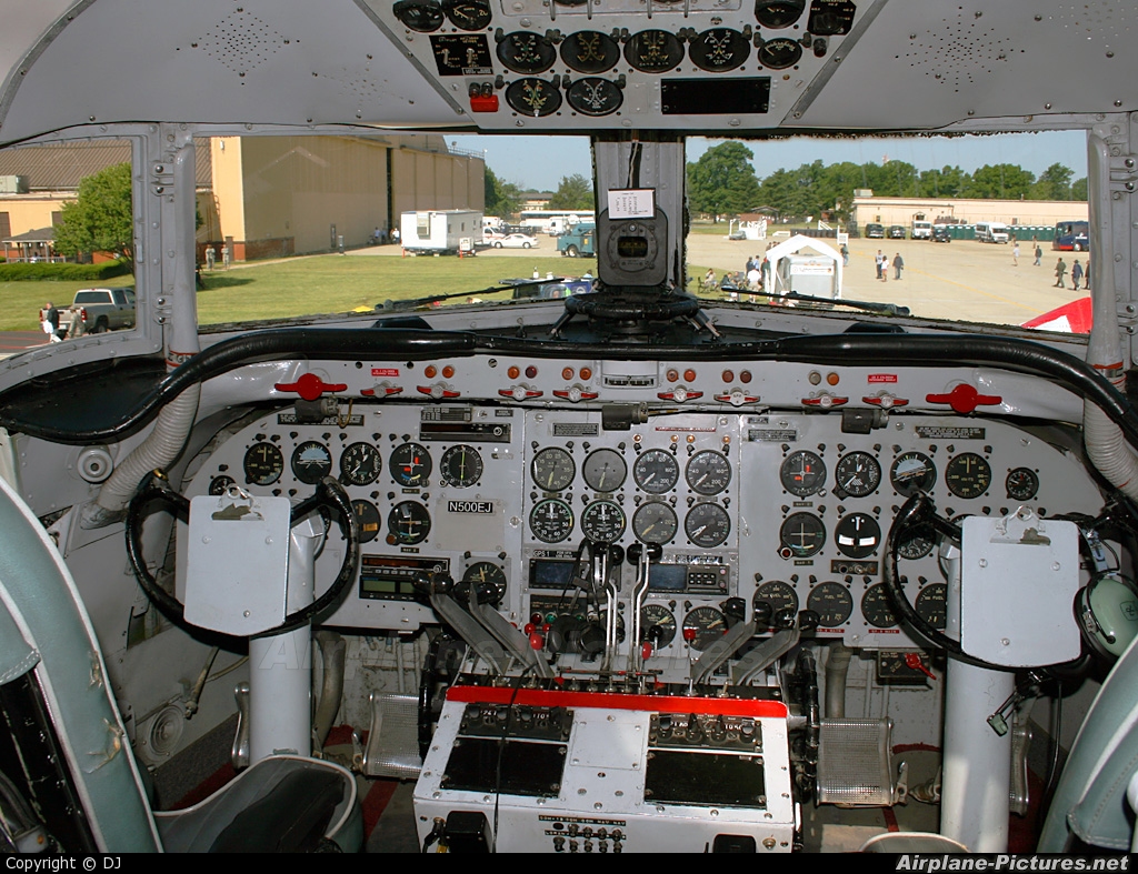 dc 4 aircraft cockpit