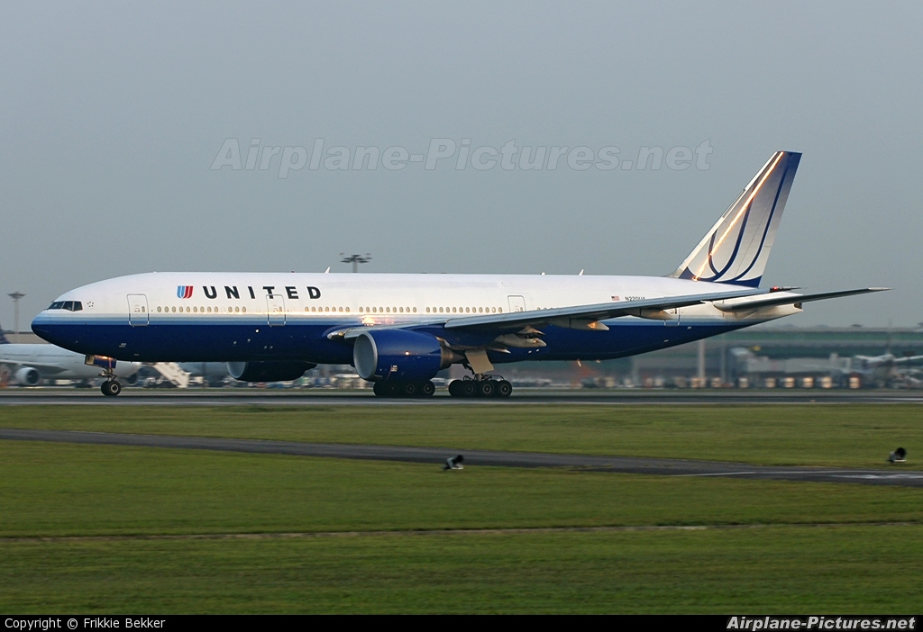 United Airlines N220UA aircraft at Singapore - Changi