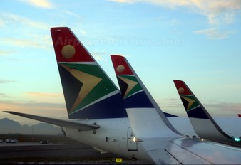 - - South African Airways Boeing 737-800
