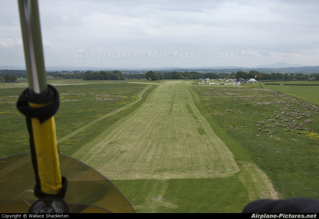 - Airport Overview - aircraft at Strathaven