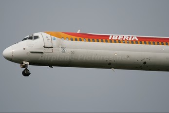 EC-FIG - Iberia McDonnell Douglas MD-88