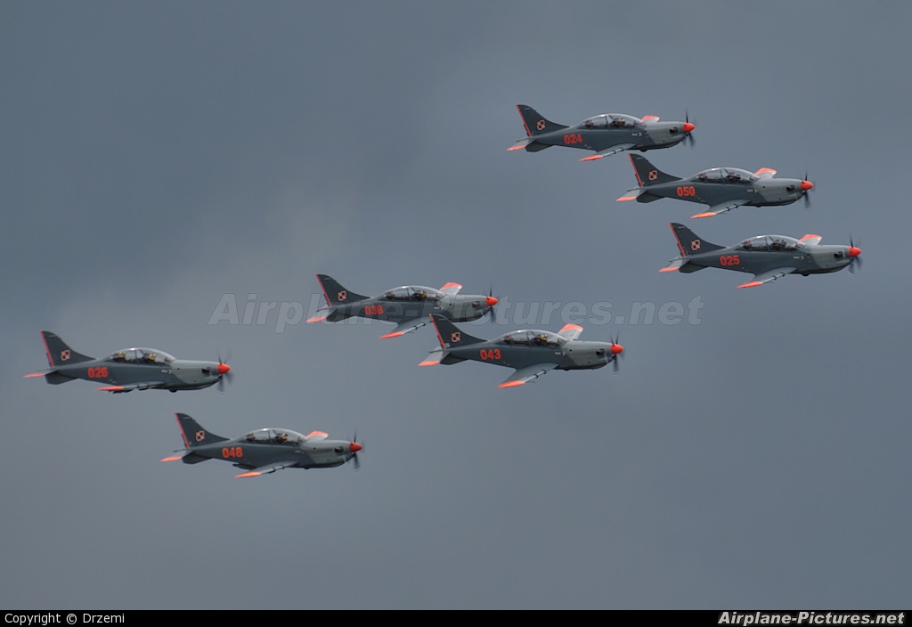 Poland - Air Force "Orlik Acrobatic Group" 025 aircraft at Góraszka