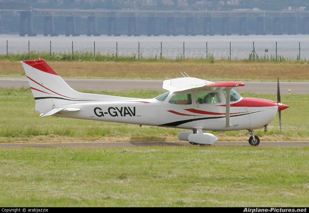 Private G-GYAV aircraft at Dundee