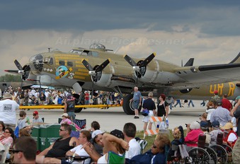 NL93012 - Private Boeing B-17G Flying Fortress