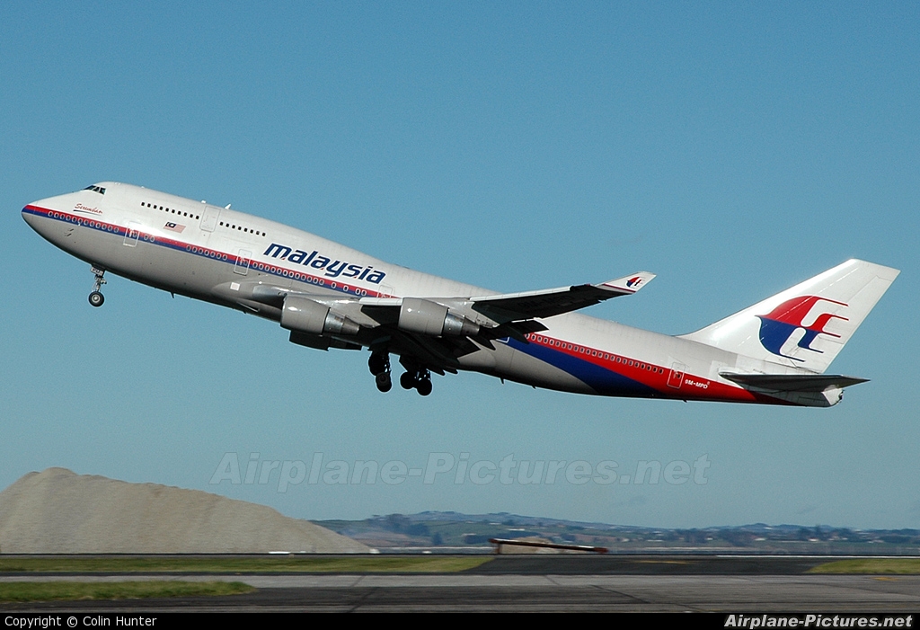 Malaysia Airlines 9M-MPD aircraft at Auckland Intl