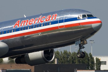N39364 - American Airlines Boeing 767-300ER