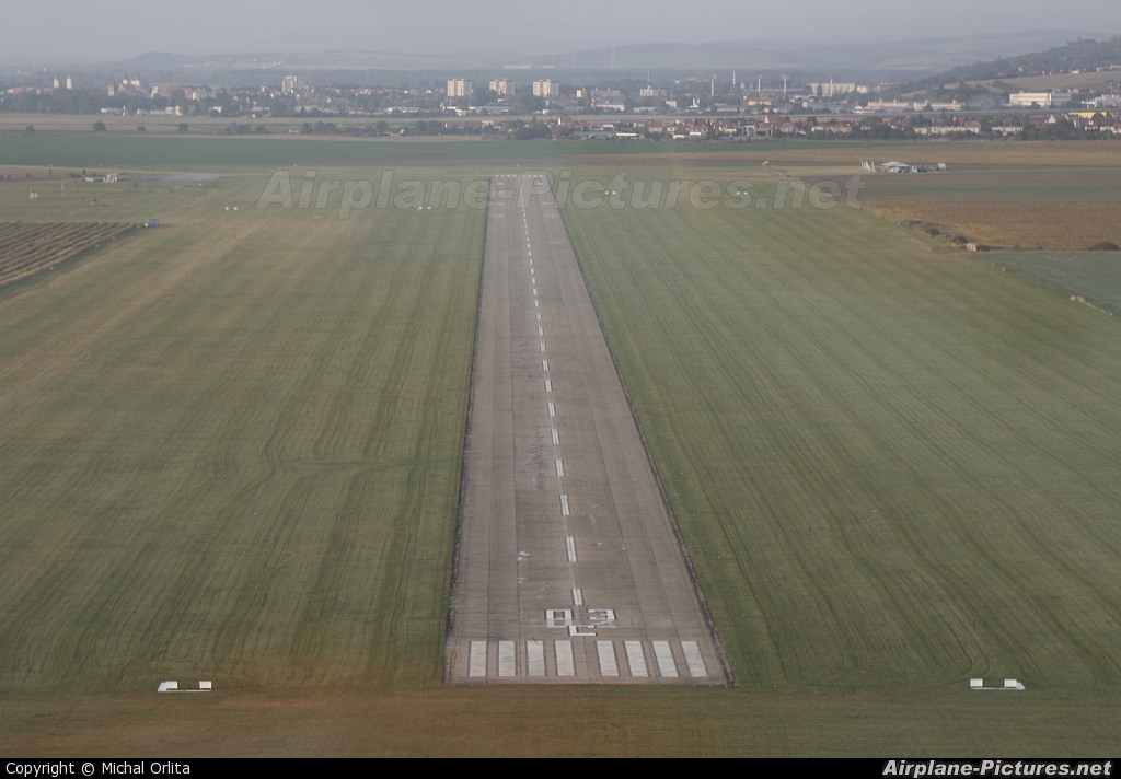 - Airport Overview - aircraft at Uherské Hradiště - Kunovice