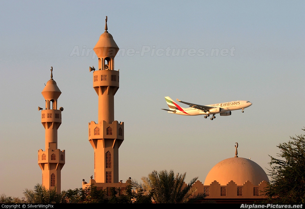 Emirates Airlines A6-EAJ aircraft at Dubai Intl