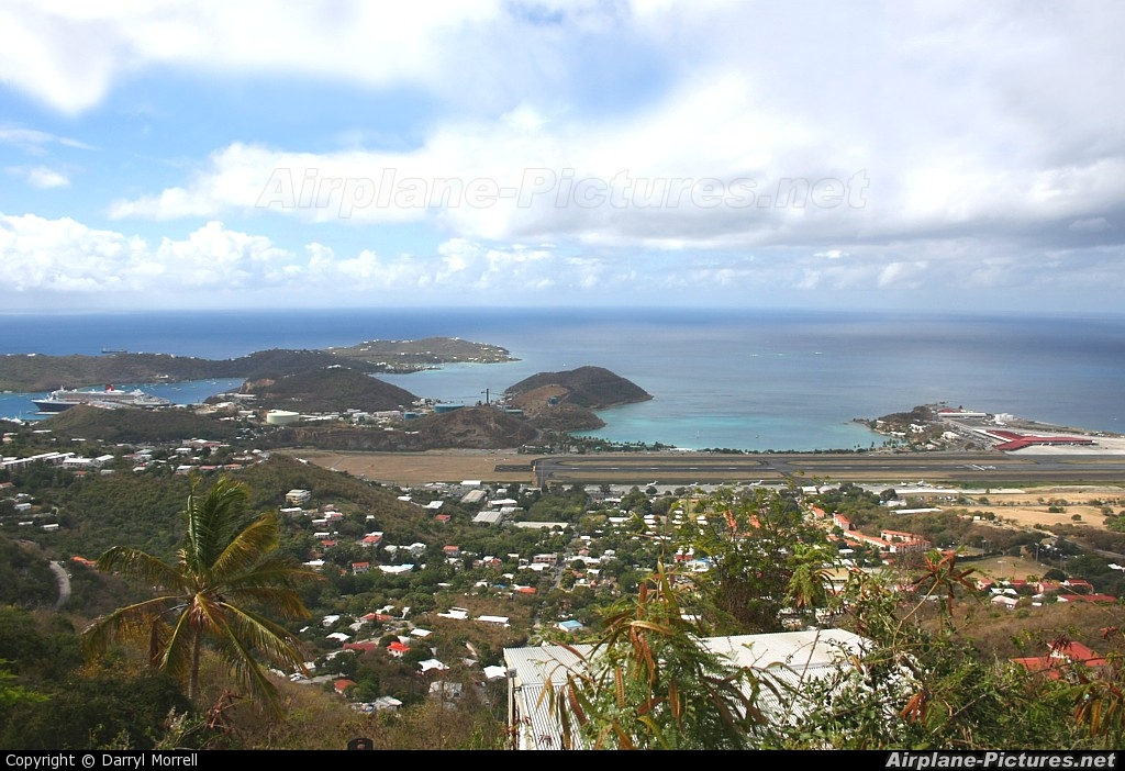 - Airport Overview - aircraft at St. Thomas - Cyril E. King