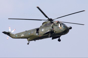 M23-35 - Malaysia - Air Force Sikorsky S-61A Sea King