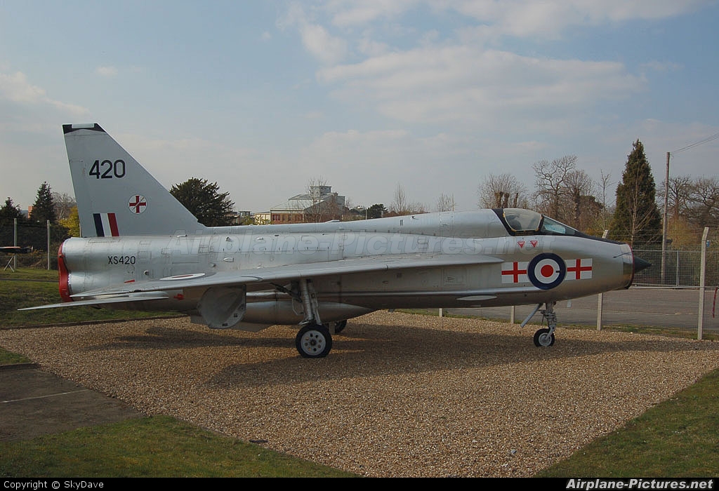 XS420 - Farnborough Air Science English Electric Lightning T.5 at ...