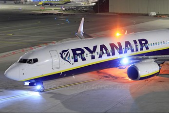 EI-DLZ - Ryanair Boeing 737-800