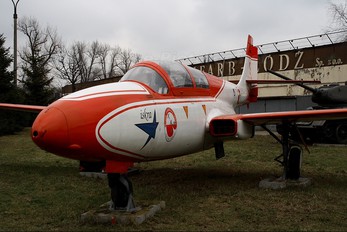- - Poland - Air Force: White & Red Iskras PZL TS-11 Iskra