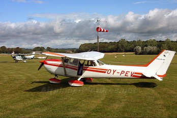 OY-PEV - Starling Air Cessna 172 Skyhawk (all models except RG)