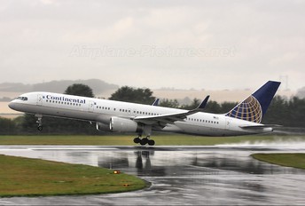 N12114 - Continental Airlines Boeing 757-200